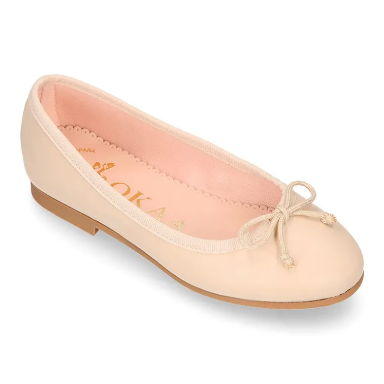 Bailarina clásica niña con lazo ajustable en piel suave en colores de moda.