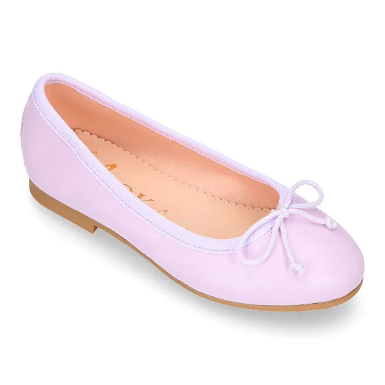 Bailarina clásica niña con lazo ajustable en piel suave en colores de moda.