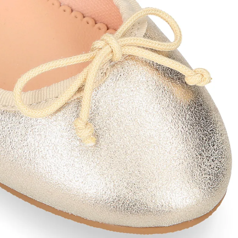 Bailarina clásica niña con lazo ajustable en piel ante laminado.
