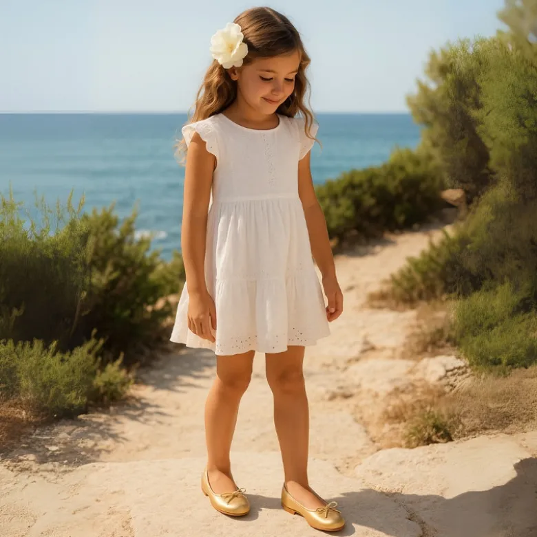 Bailarina clásica niña con lazo ajustable en piel ante laminado.