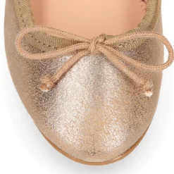 Bailarina clásica niña con lazo ajustable en piel ante laminado.