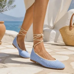 Bailarina de crochet con cintas al tobillo – Azul pastel