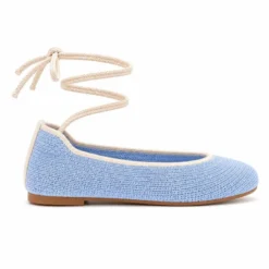 Bailarina de crochet con cintas al tobillo – Azul pastel