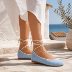 Bailarina de crochet con cintas al tobillo – Azul pastel