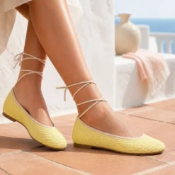 Bailarina de crochet con cintas al tobillo – Limón