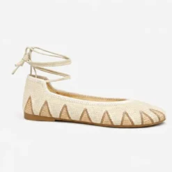 Bailarina de crochet con cintas al tobillo – Beige natural
