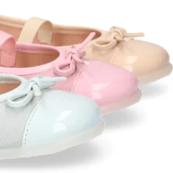 Bailarina niña clásica con lazo y tira elástica en MICROFIBRA y CHAROL.