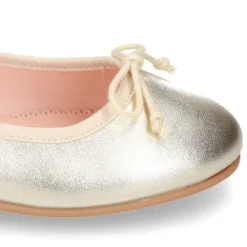 Bailarina niña clásica con lazo ajustable en piel METALIZADA súper suave.