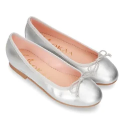 Bailarina niña clásica con lazo ajustable en piel METALIZADA súper suave.