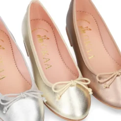 Bailarina niña clásica con lazo ajustable en piel METALIZADA súper suave.