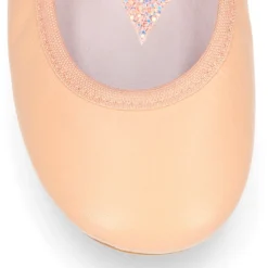 Bailarina niña con elástico y estrella en piel napa melocotón.
