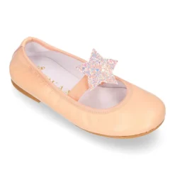 Bailarina niña con elástico y estrella en piel napa melocotón.