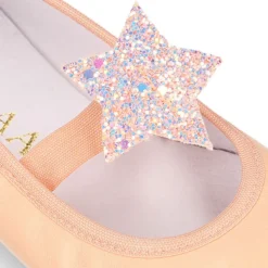 Bailarina niña con elástico y estrella en piel napa melocotón.