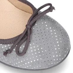 Bailarina niña con lazo ajustable en Serratex MIL PUNTOS.