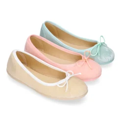 Bailarina niña con lazo en terciopelo de primavera verano.