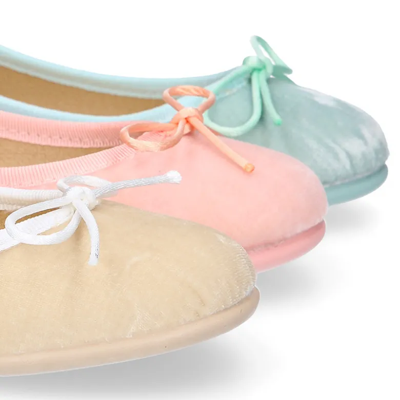 Bailarina niña con lazo en terciopelo de primavera verano.