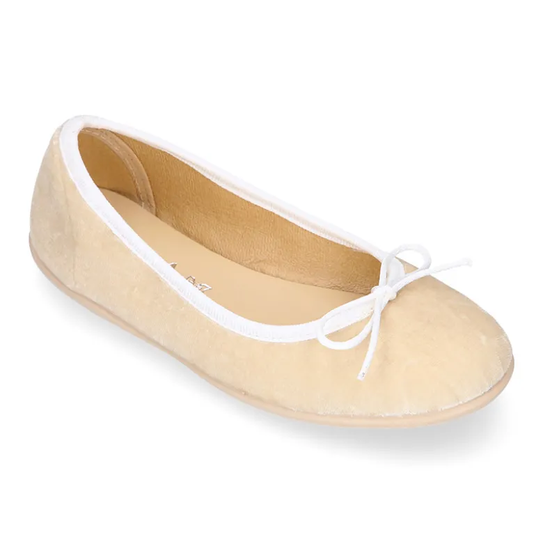 Bailarina niña con lazo en terciopelo de primavera verano.