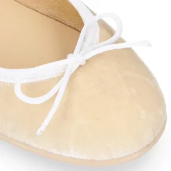 Bailarina niña con lazo en terciopelo de primavera verano.