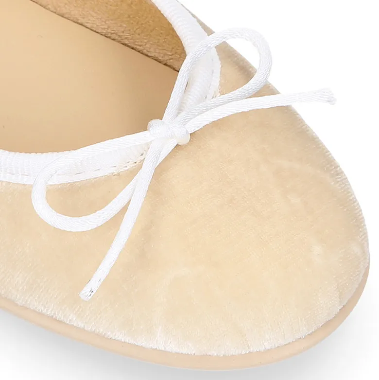 Bailarina niña con lazo en terciopelo de primavera verano.