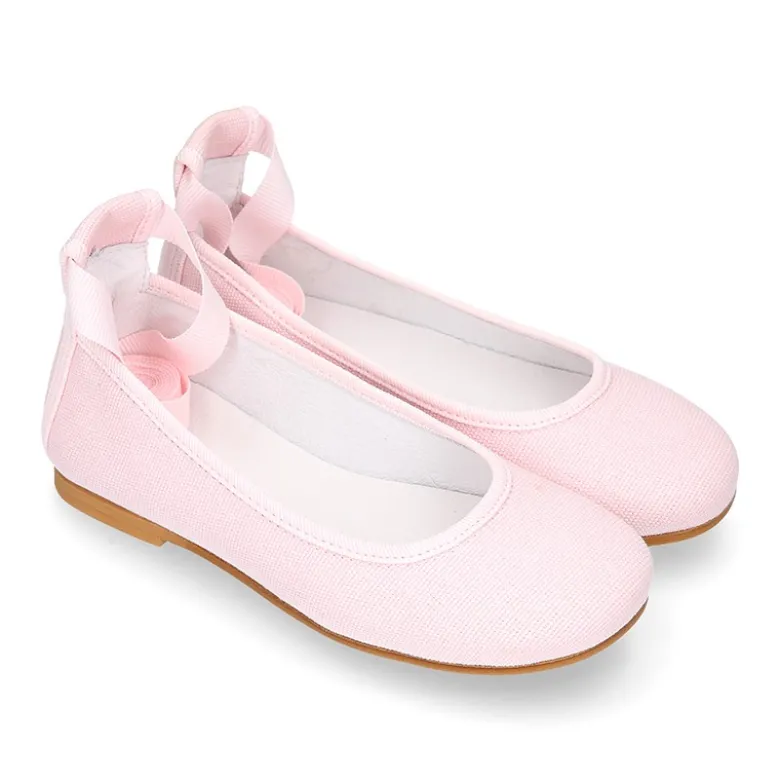 Bailarina niña tipo Ballet CEREMONIA con cintas cruzadas en lino piqué.