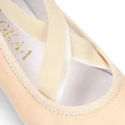 Bailarina niña tipo Ballet con cintas cruzadas elásticas en piel NAPA SUAVE en color beige.