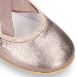 Bailarina niña tipo Ballet con cintas cruzadas elásticas en piel bronce.