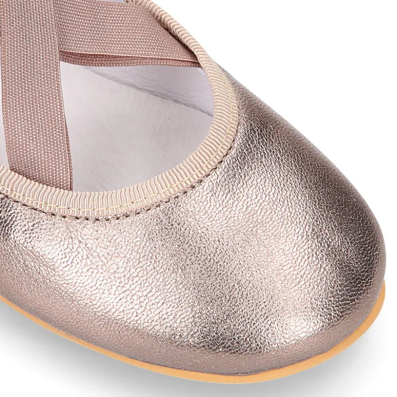 Bailarina niña tipo Ballet con cintas cruzadas elásticas en piel bronce.