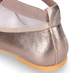 Bailarina niña tipo Ballet con cintas cruzadas elásticas en piel bronce.