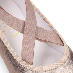 Bailarina niña tipo Ballet con cintas cruzadas elásticas en piel bronce.
