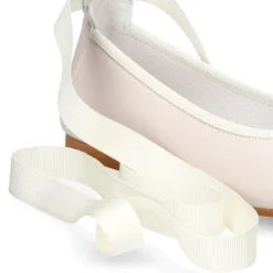 Bailarina niña tipo BALLET con cintas cruzadas en piel suave.