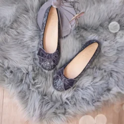 Bailarina niña tipo LUXURY COLLECTION con lazo terciopelo en piel con glitter.