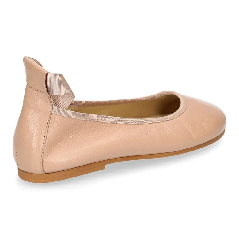 Bailarina tipo Ballet con cintas cruzadas en piel suave.