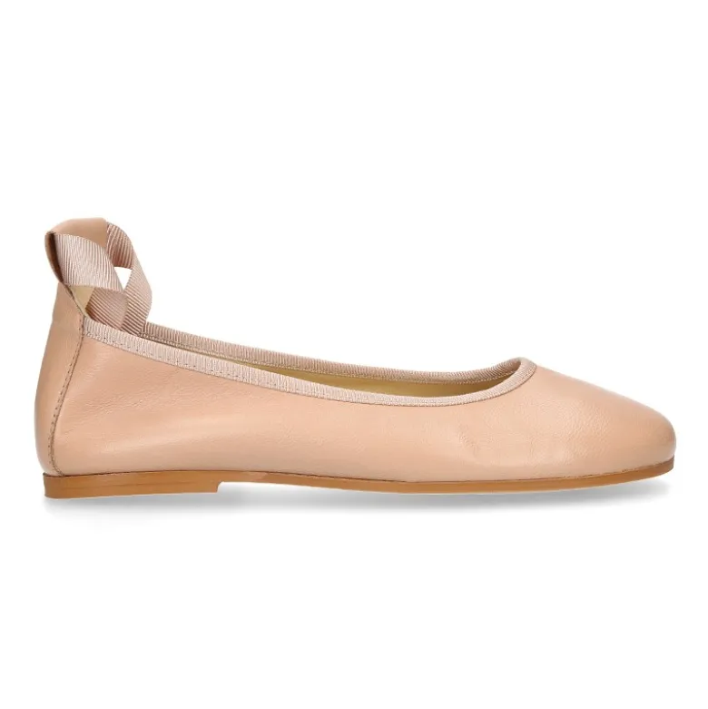 Bailarina tipo Ballet con cintas cruzadas en piel suave.