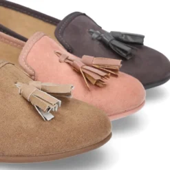 Bailarina tipo Slipper en Serratex con borlas.