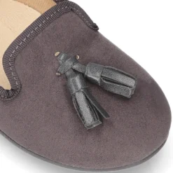 Bailarina tipo Slipper en Serratex con borlas.