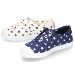 Bamba de lona con ESTRELLAS, elástico y puntera de goma.