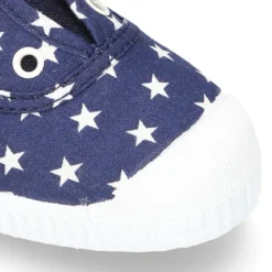 Bamba de lona con ESTRELLAS, elástico y puntera de goma.