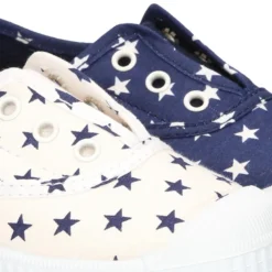 Bamba de lona con ESTRELLAS, elástico y puntera de goma.