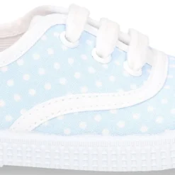 Bamba en lona con cordones y estampado lunares en pasteles.