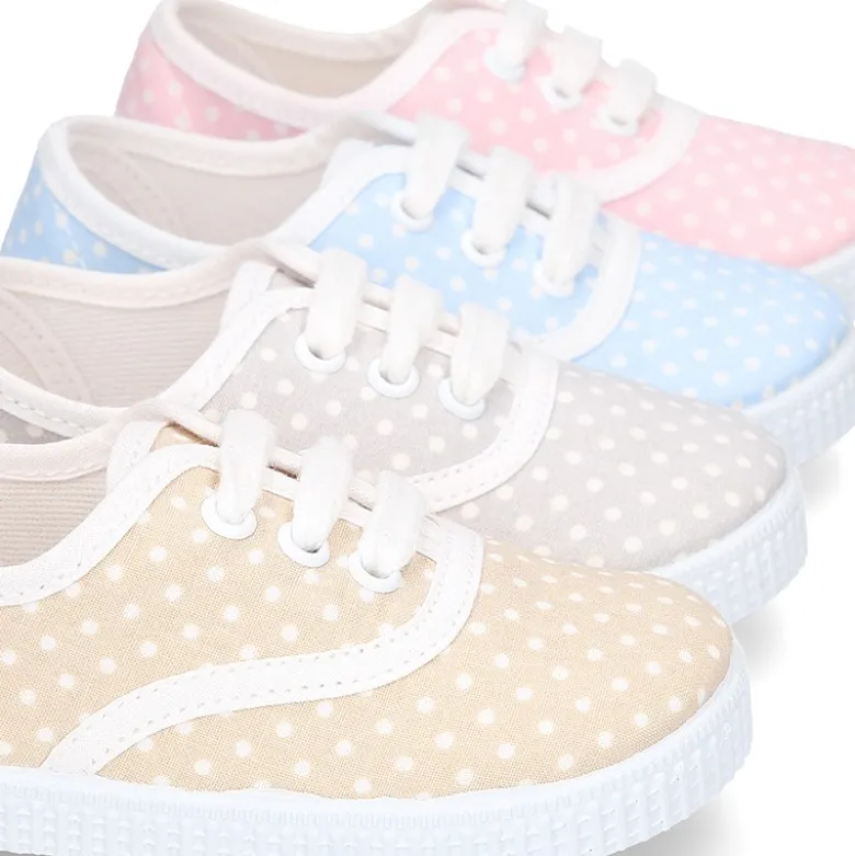 Bamba en lona con cordones y estampado lunares en pasteles.