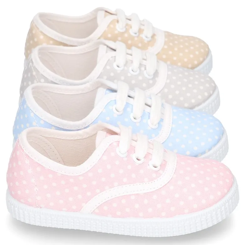 Bamba en lona con cordones y estampado lunares en pasteles.