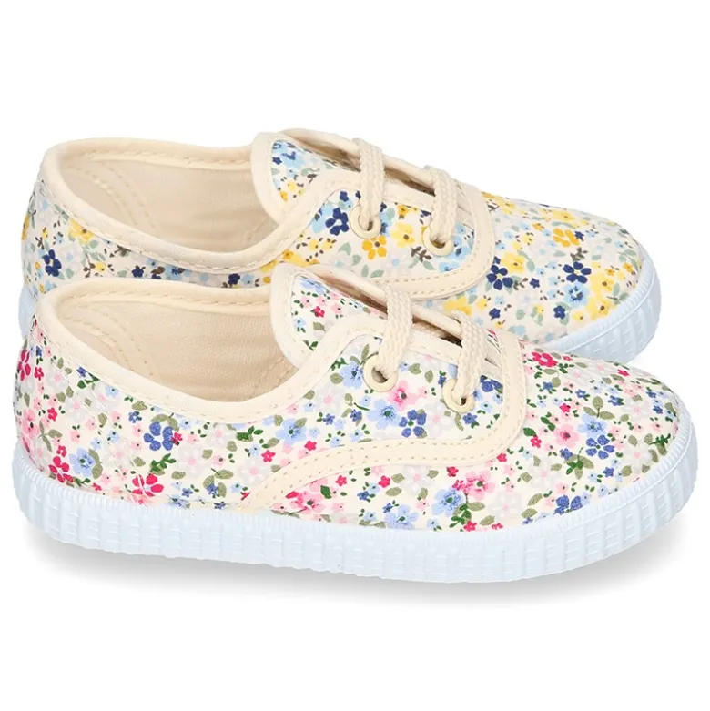 Bamba en lona con cordones y FLORES.