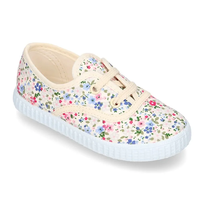 Bamba en lona con cordones y FLORES.