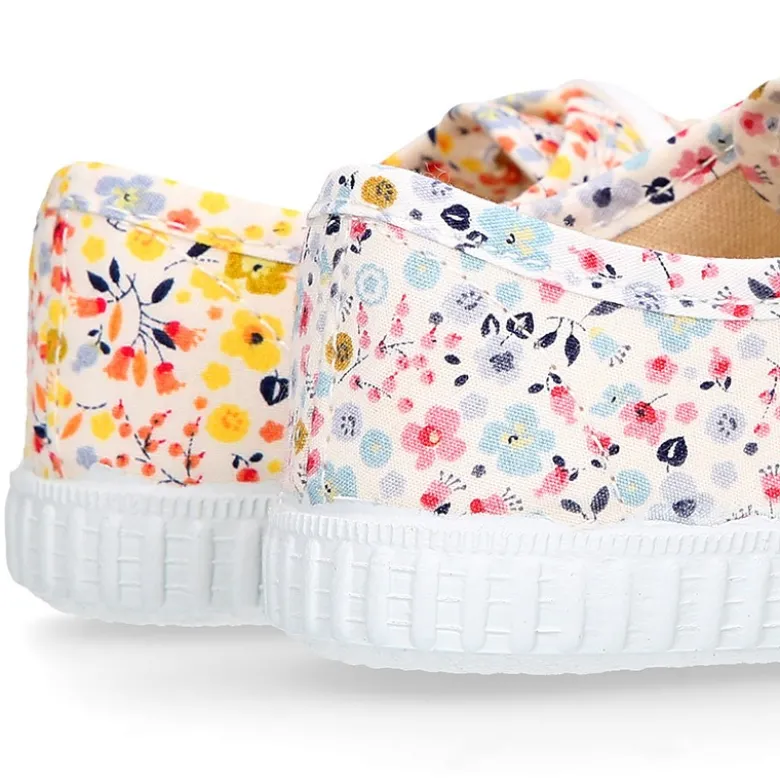 Bamba niños con cordones en lona con FLORES.