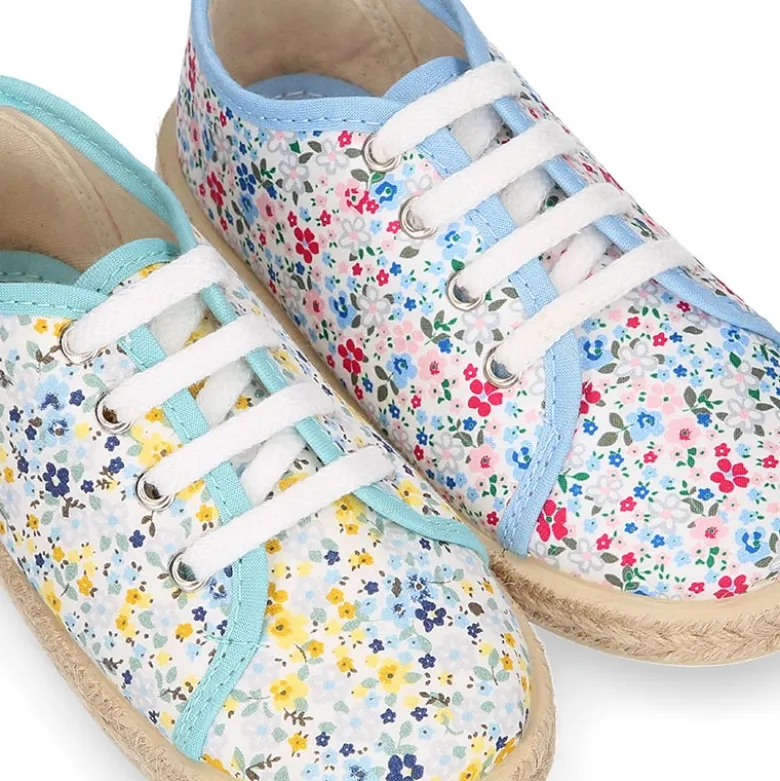 Bamba niños tipo Alpargata con cordones en lona con FLORES.