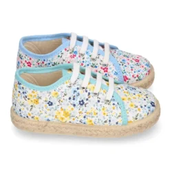 Bamba niños tipo Alpargata con cordones en lona con FLORES.