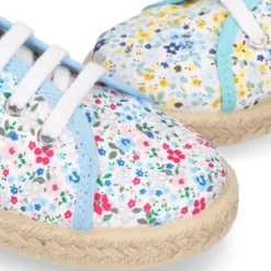 Bamba niños tipo Alpargata con cordones en lona con FLORES.