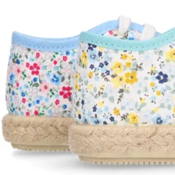 Bamba niños tipo Alpargata con cordones en lona con FLORES.