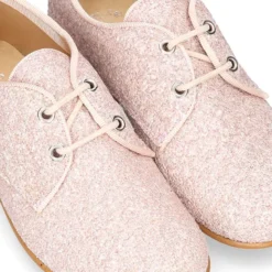 Blucher clásico estilizado con cordones en GLITTER NUDE.