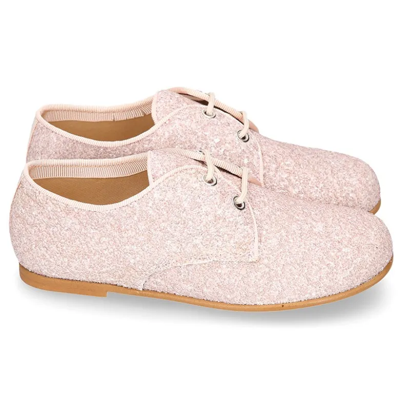Blucher clásico estilizado con cordones en GLITTER NUDE.